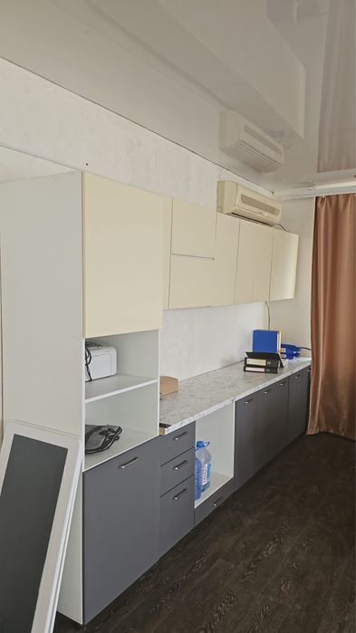 Продам кухню с витрины