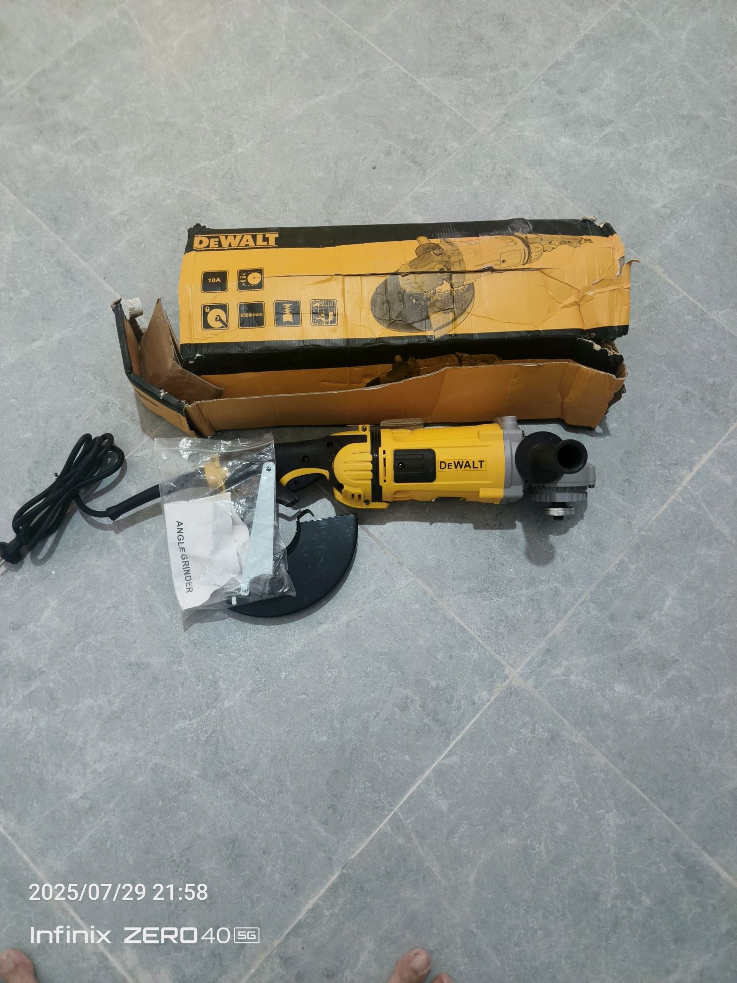 Болгарки DeWalt. Новые