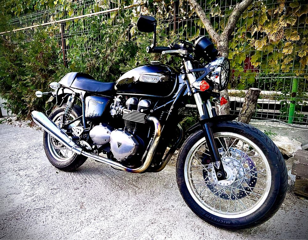 Vand Triumph Thruxton 900 caffe racer