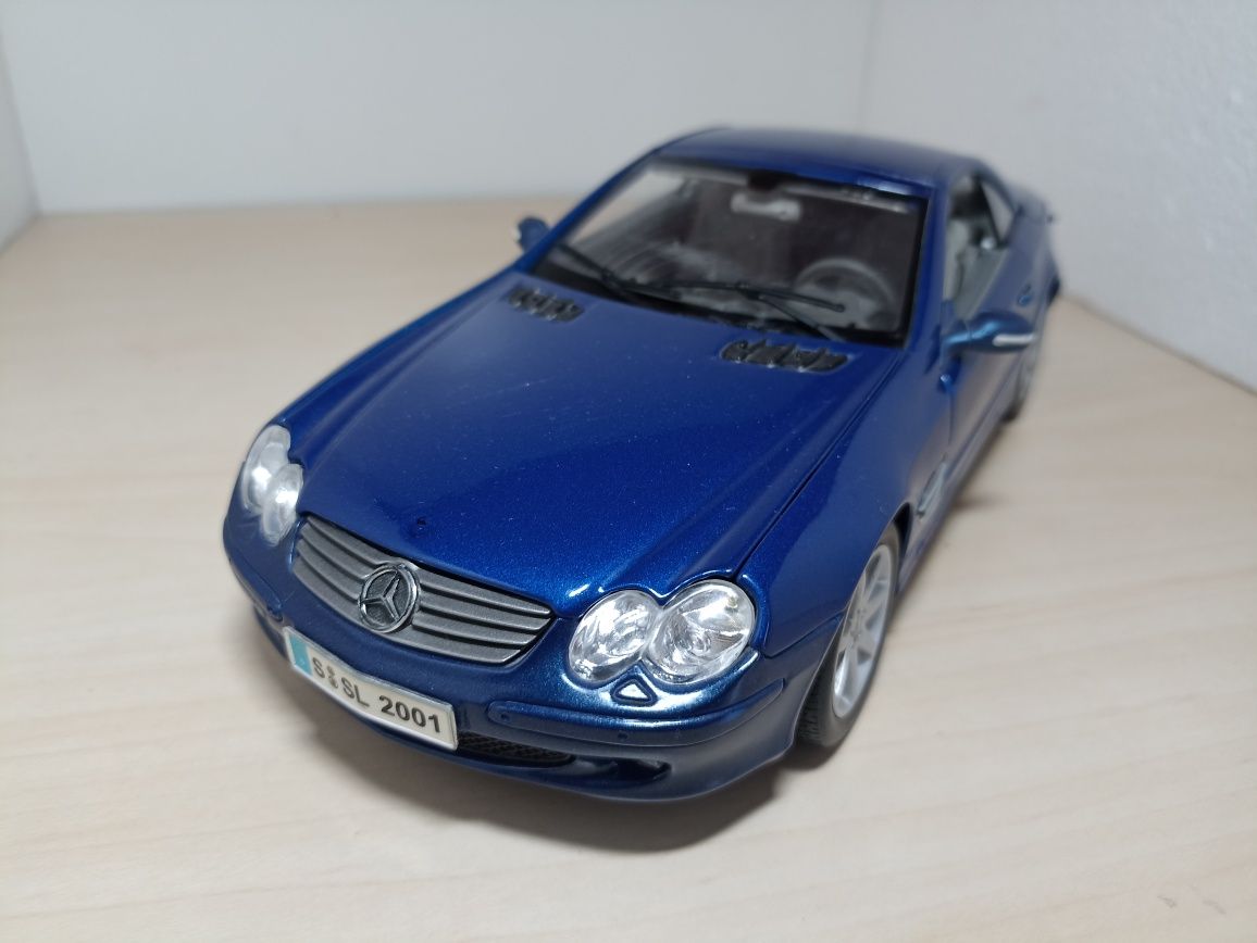 Mercedes Benz SL class scara 1 18 maisto