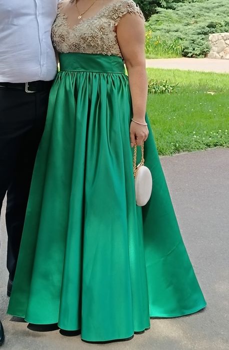 Vând rochița superba