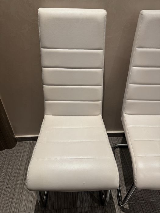 Продавам 6 трапезарски стола