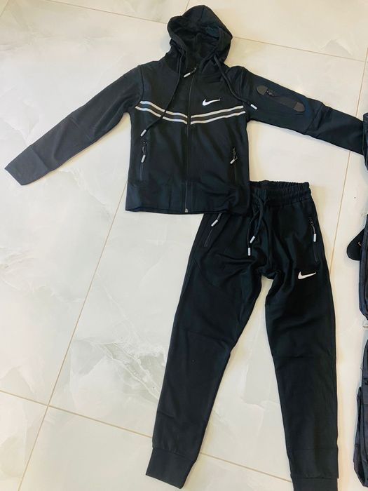 Trening Nike 8-16 ani