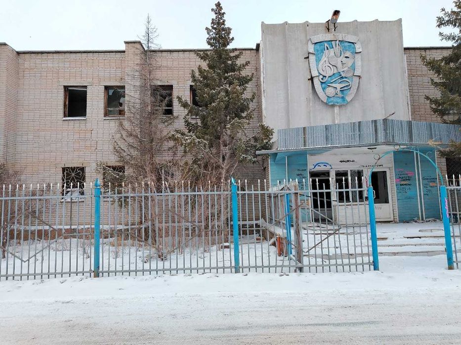 Продам здание в 3х уровнях на земельном участке  в КЖБИ