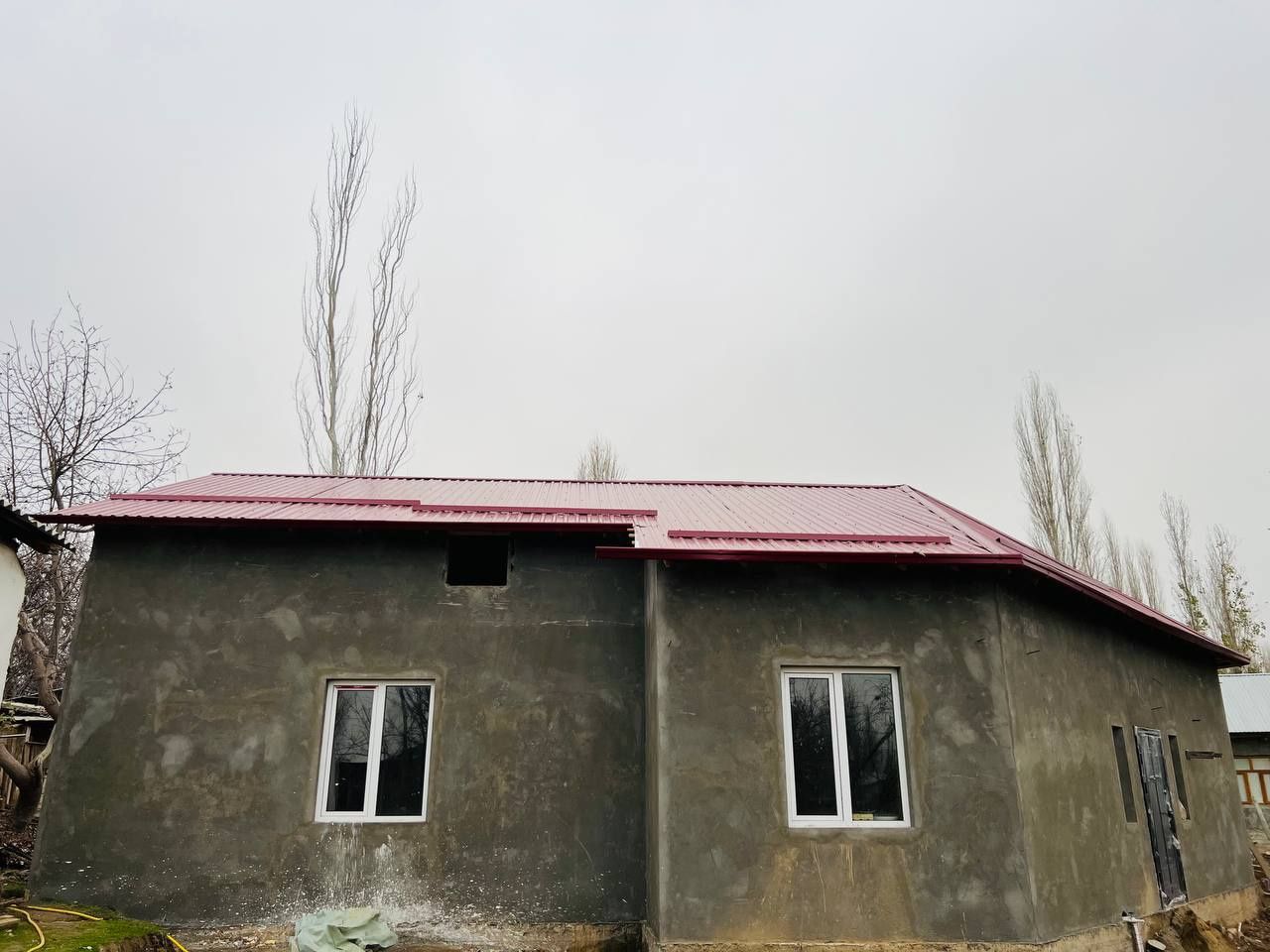 Uchastka sotiladi !