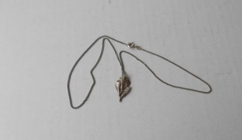 Lant si medalion vechi din argint trandafir