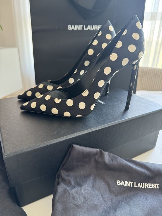 Елегантни обувки на YSL