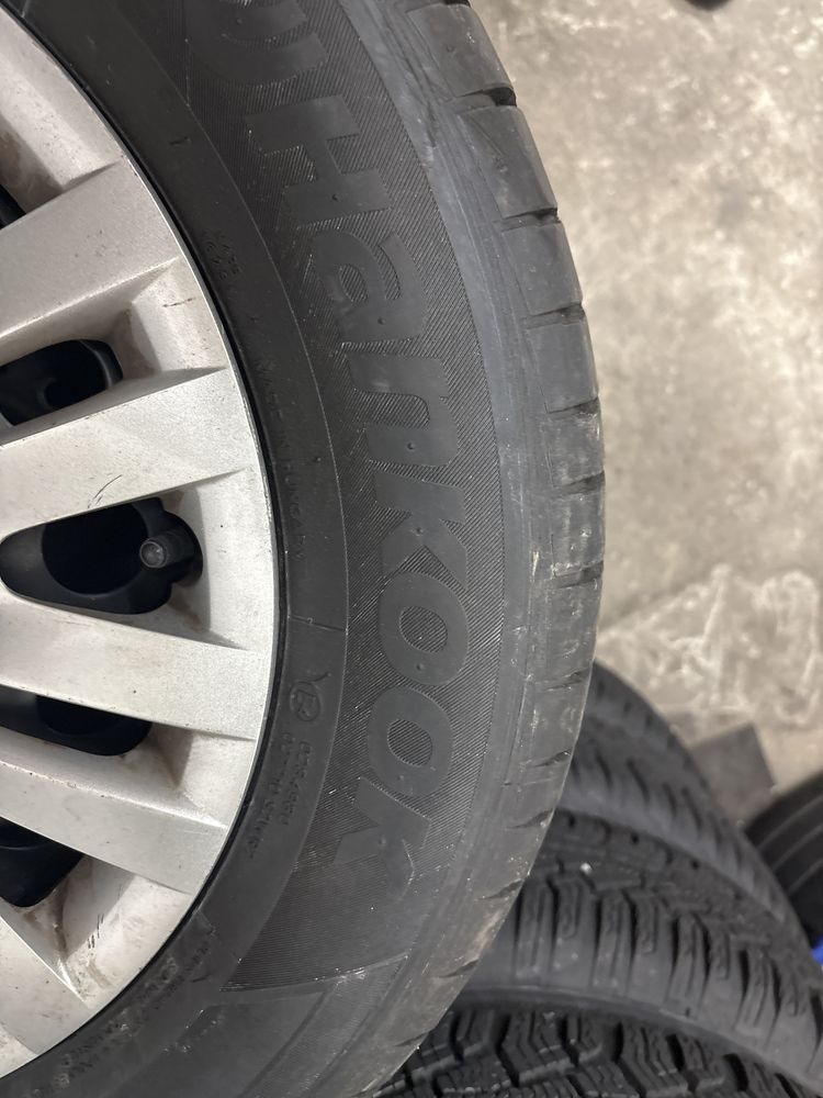 Комплект нови гуми с джанти за vw golf7 195/65/15