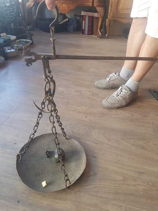 Стар кантар с топуз