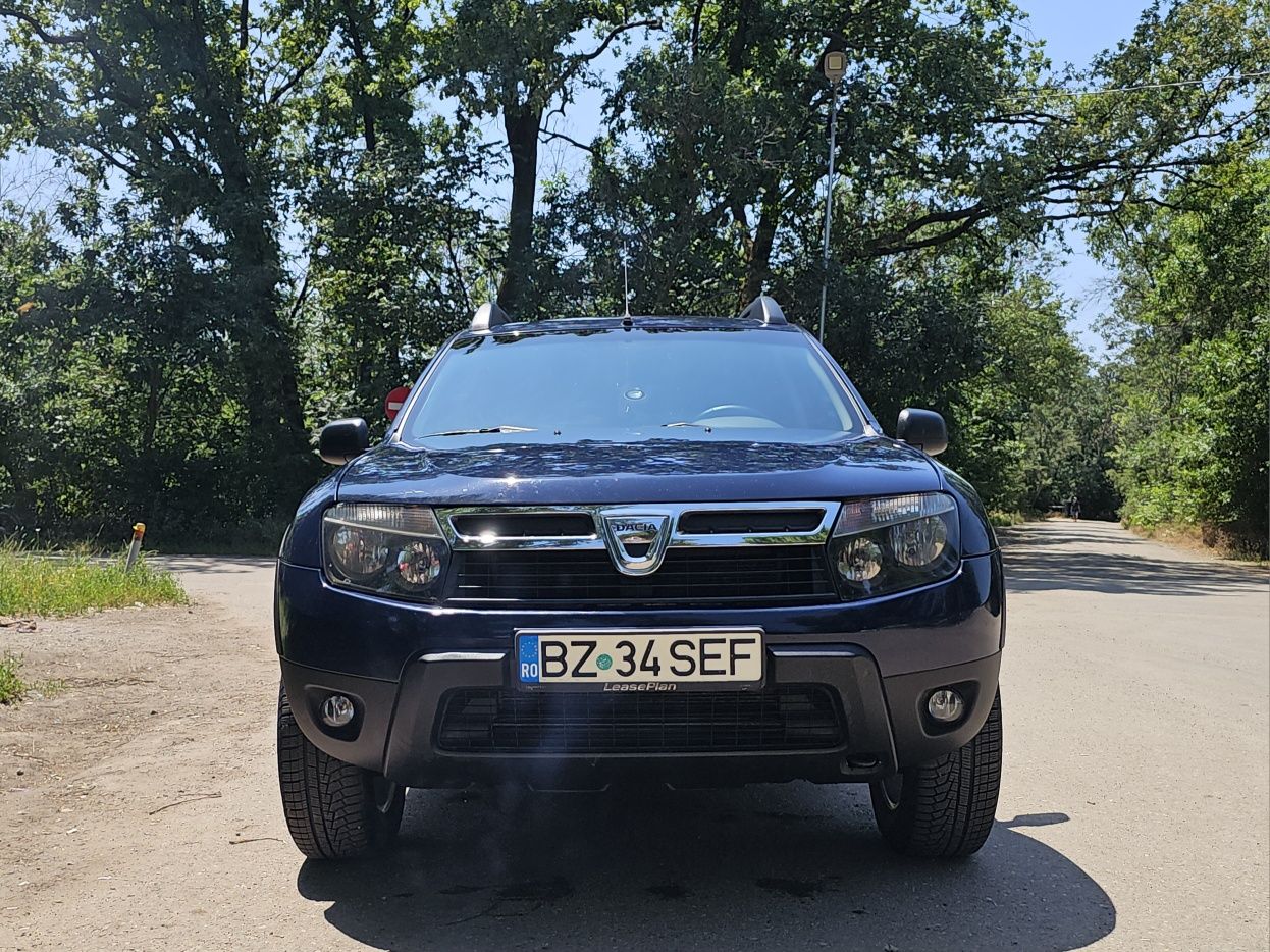 Vând Dacia duster