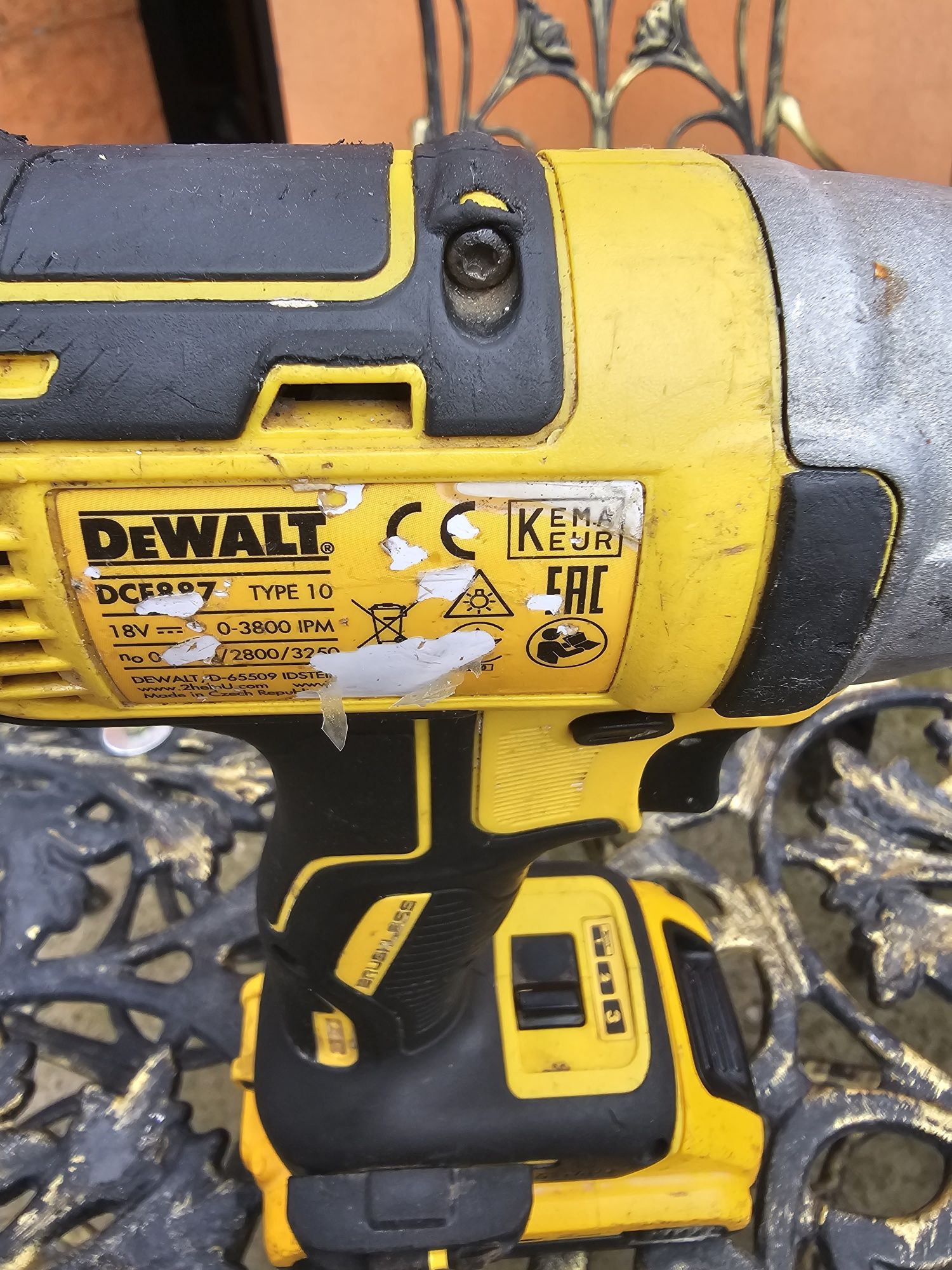 impact dewalt motor brushless dcf887