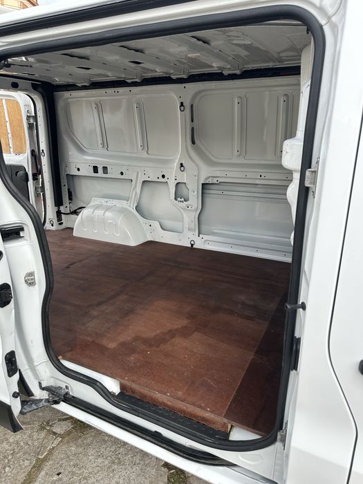 Vand Opel Vivaro lung 2015,euro 5,207000 km reali,6+1 trepte,import