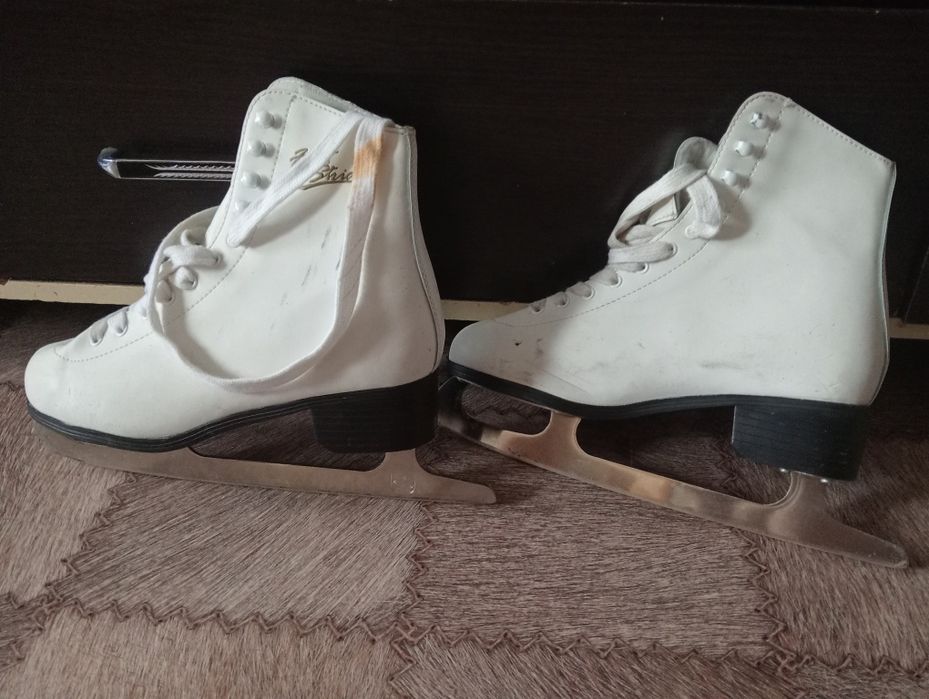 Коньки фигурные женские