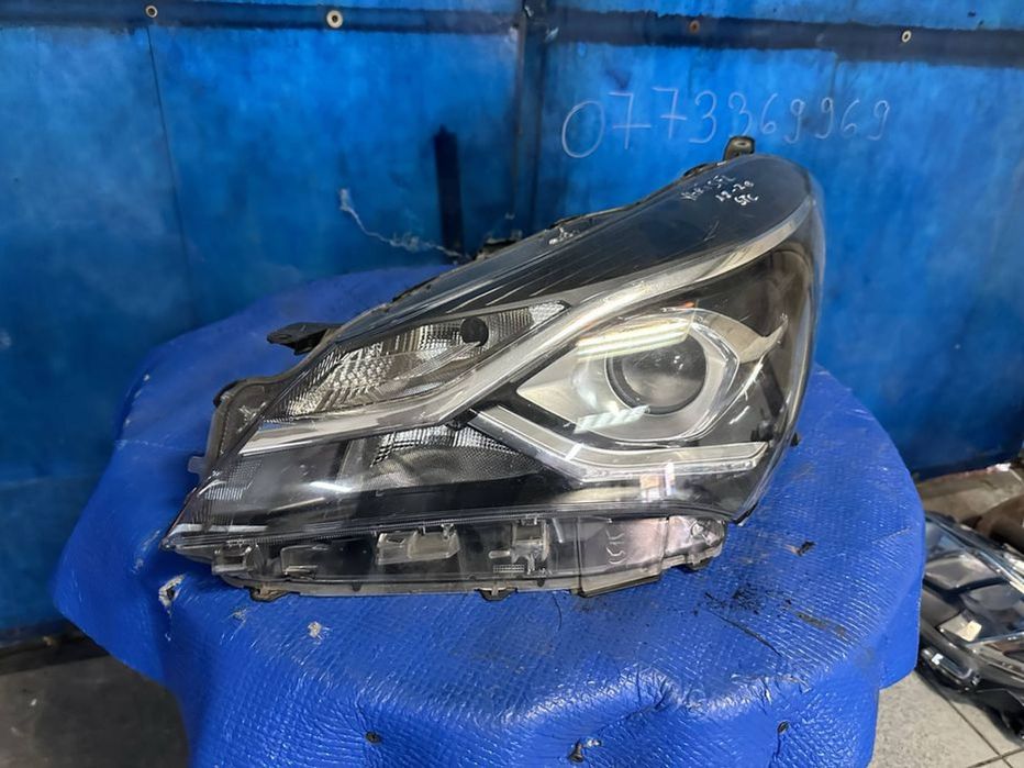 Far stanga Toyota Yaris facelift lupa 2018/2019/2020