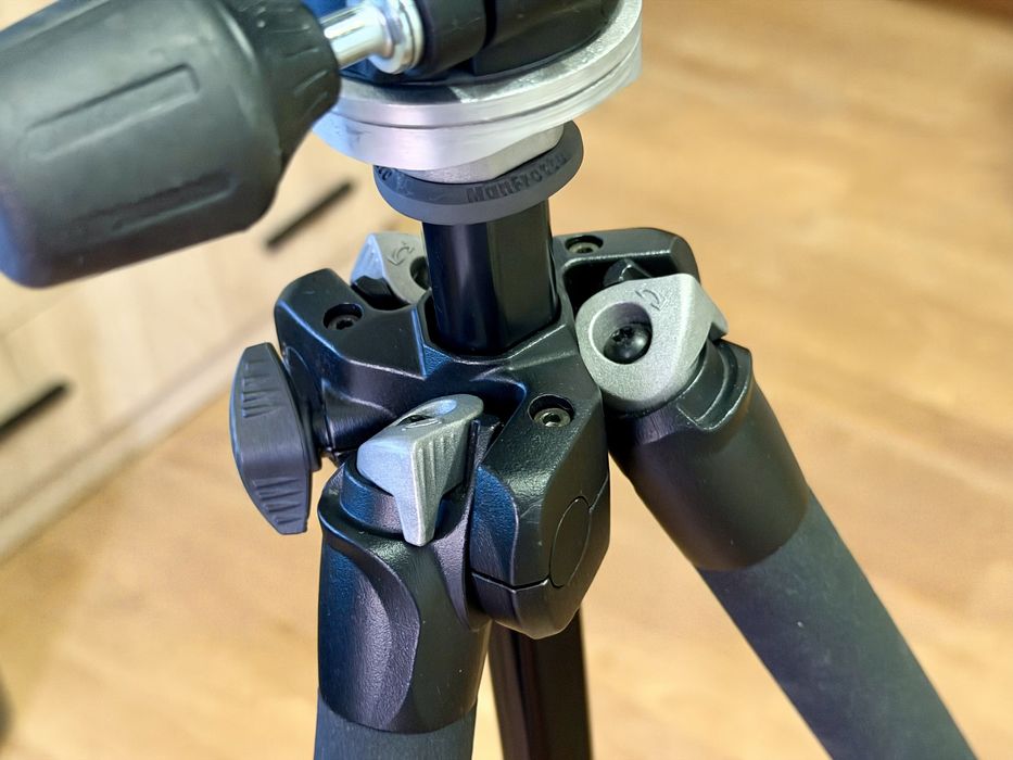 Trepied aluminiu Manfrotto 290 MT294A3 cu cap fluid 3 direcții 804RC2