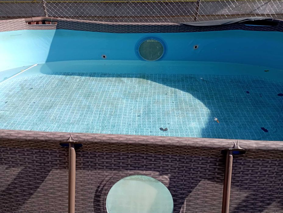 Piscina mare de familie