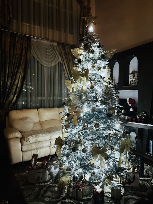 Brad artificial cu zapadă