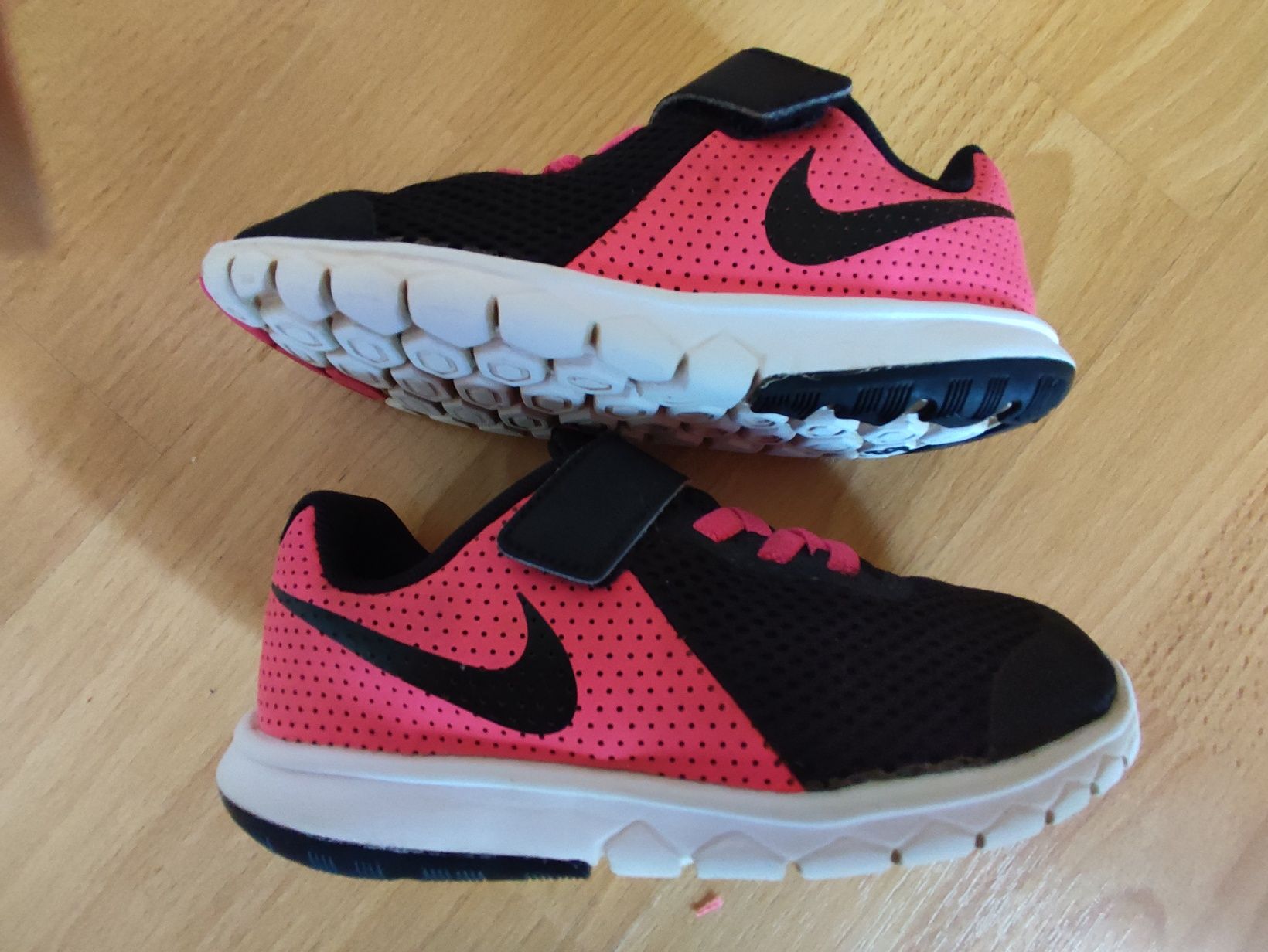 Маратонките nike uk 10.5 eur 28