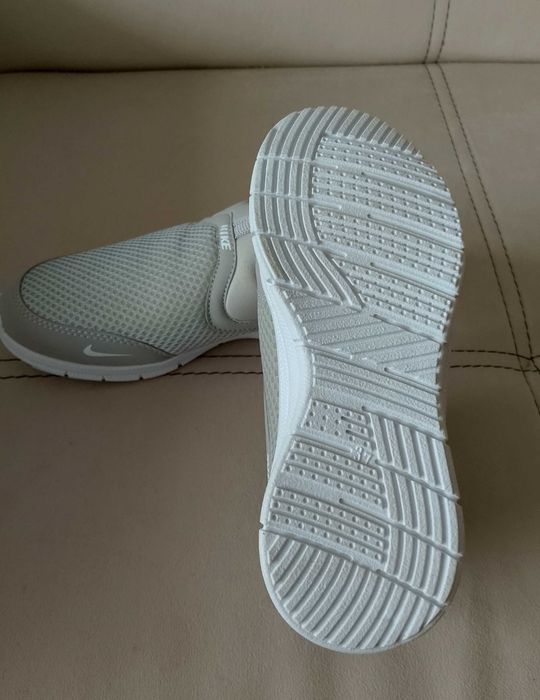 Дамски маратонки Nike.