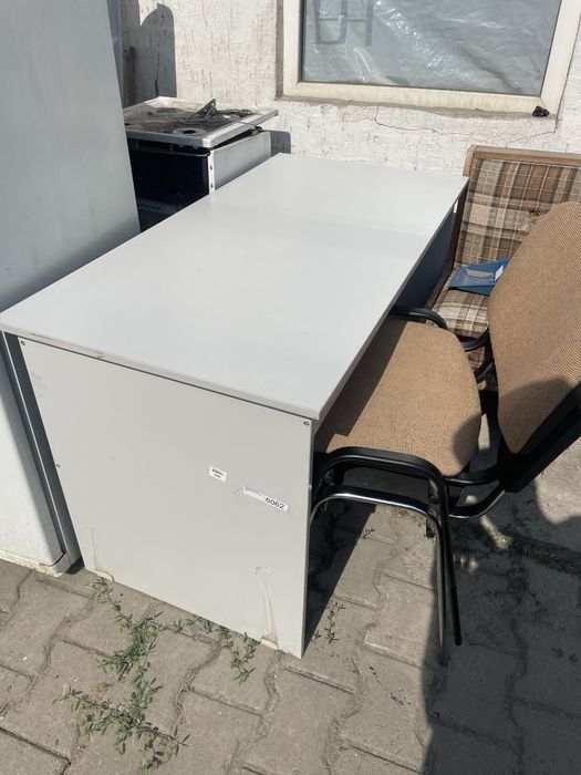 Парта 120см на 60-70см примерно