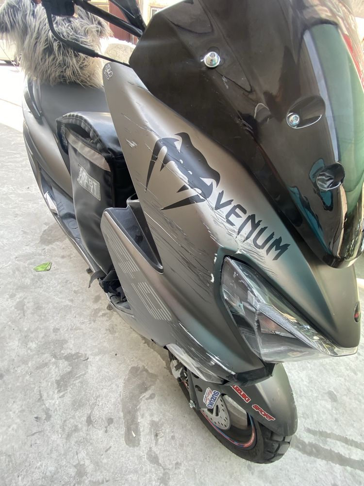 Skuter sotiladi yengi gst motor