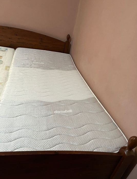 Pat din lemn masiv cu somiera