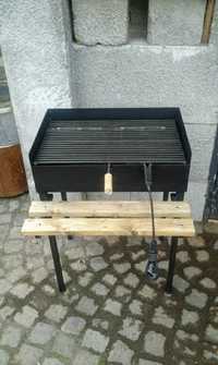 Комбинирано барбекю , скара на дървени въглища и ток