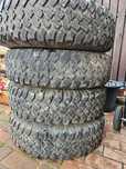 Vând 4 cauciucuri r16 off road - Michelin pe jante de Lada Niva