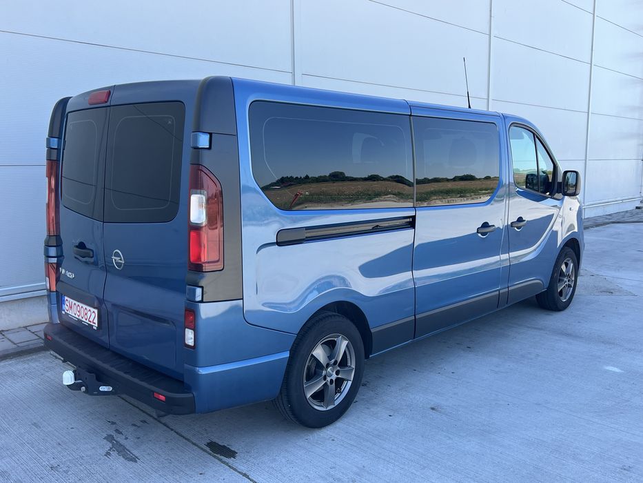 Inchirieri auto 8+1 / microbuz 9 locuri rent a car van 9 locuri