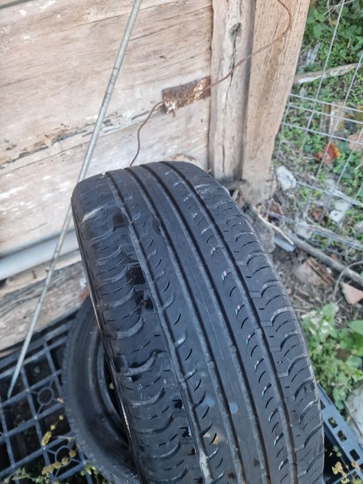 Vând cauciucuri diverse mărimi