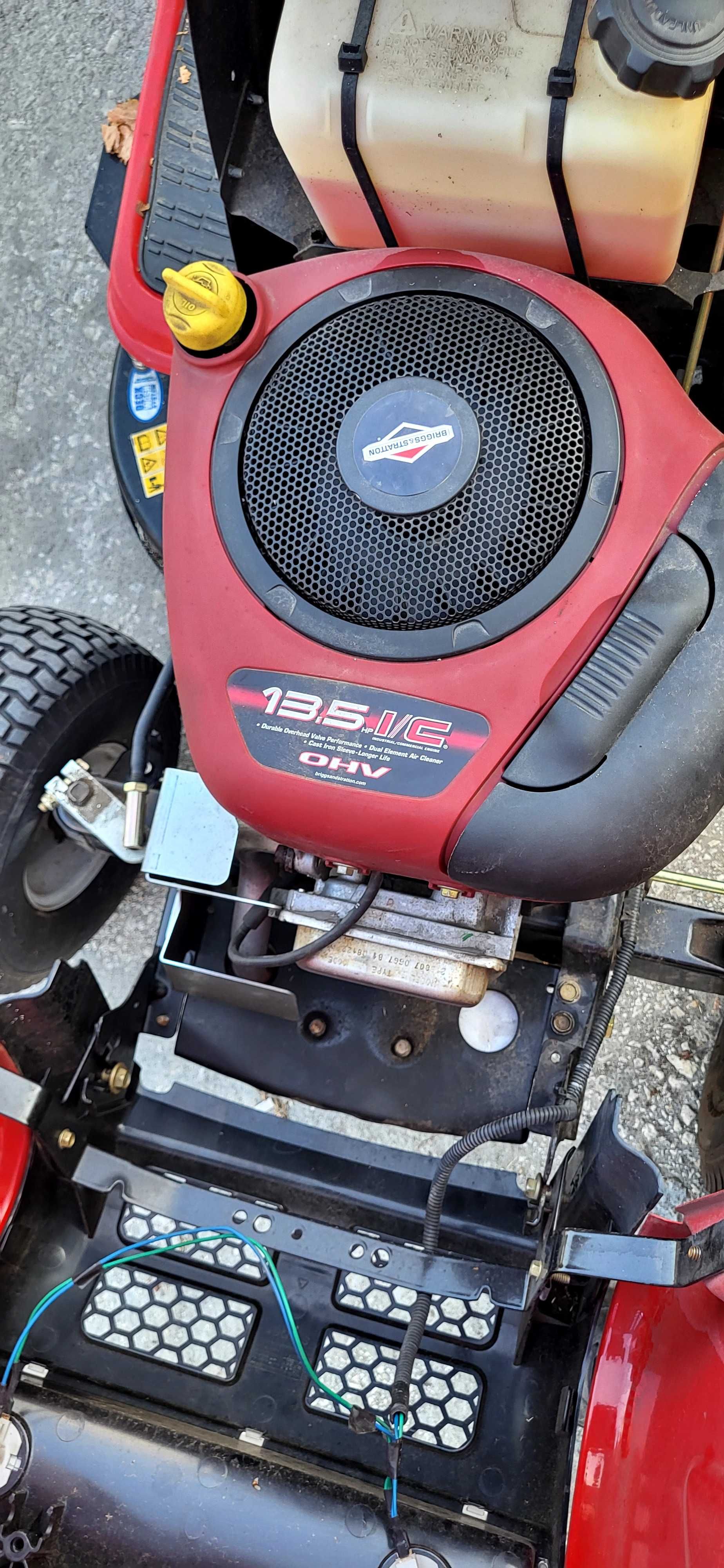Продавам тракторна косачка MTD LE 135