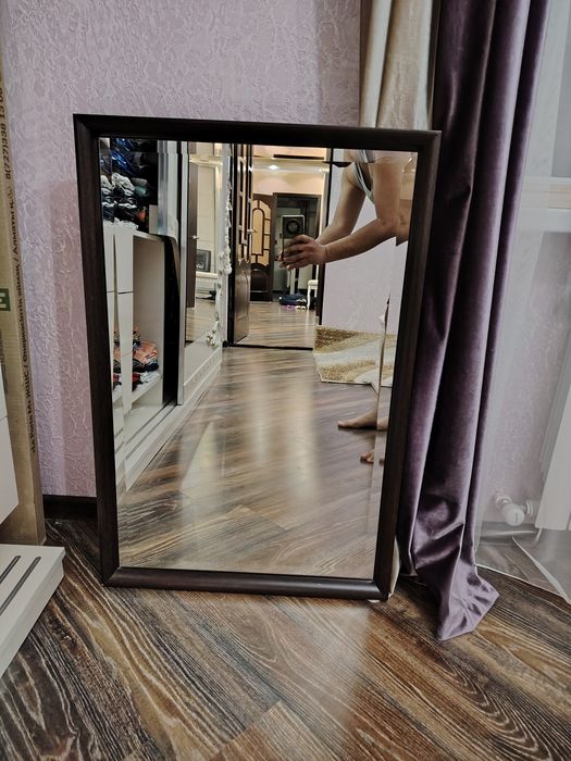 Зеркало с качественной рамой