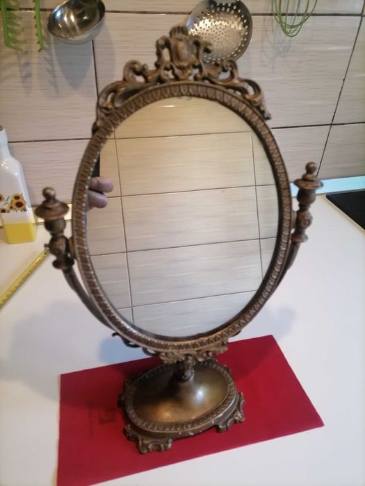 Oglinda cu rama și suport din bronz