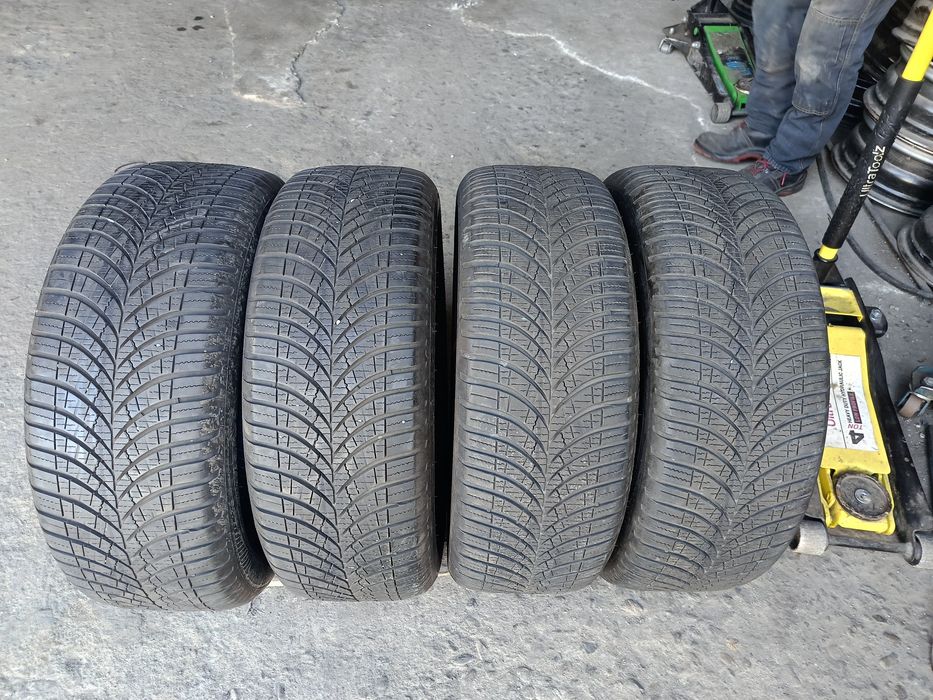 Всесезонни гуми -2021г.-17цола-215/55-1бр.-90лв."GOOD YEAR"