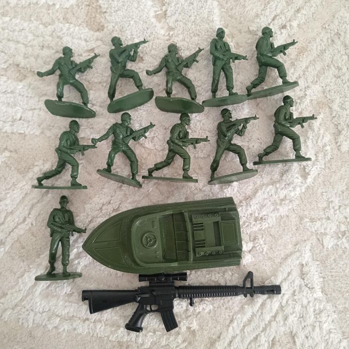игрушки фигурки солдатиков