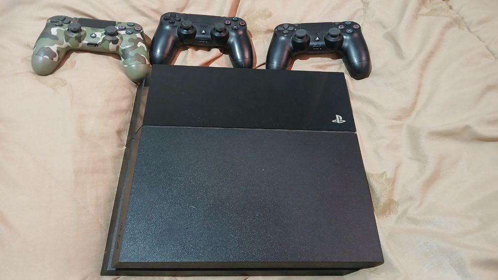 Playstation 4 в отличном состоянии