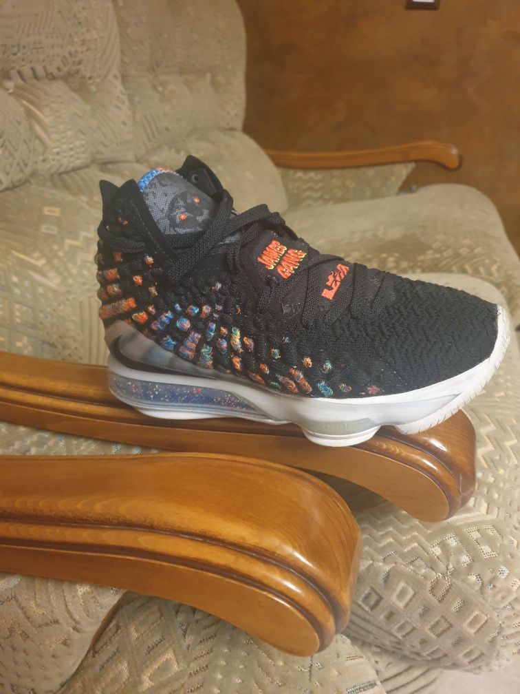 Lebron 17 James gang ediție speciala