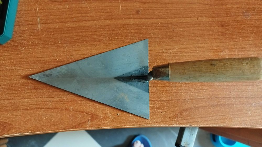 Мистрия, триъгълна зидарска 14/10см нови!