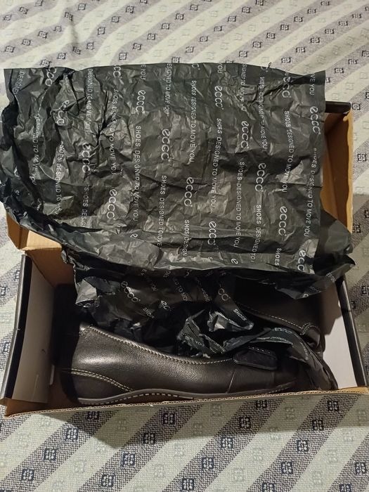 Pantofi NOI firma  ECCO casual mărimea 35/36.