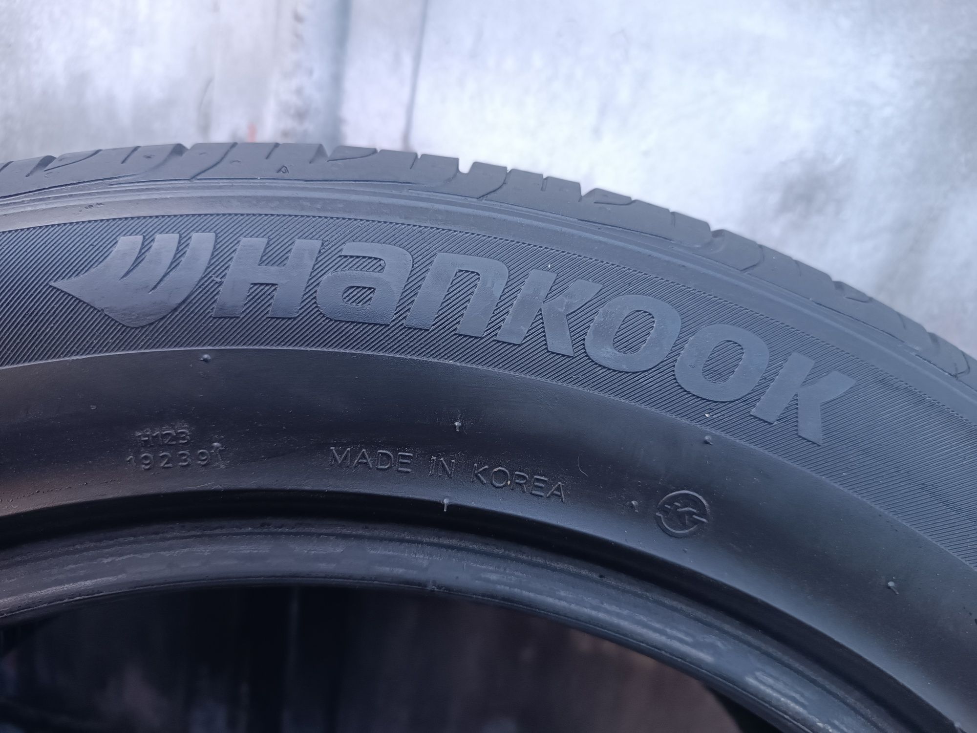 215/55/17 Hankook .
