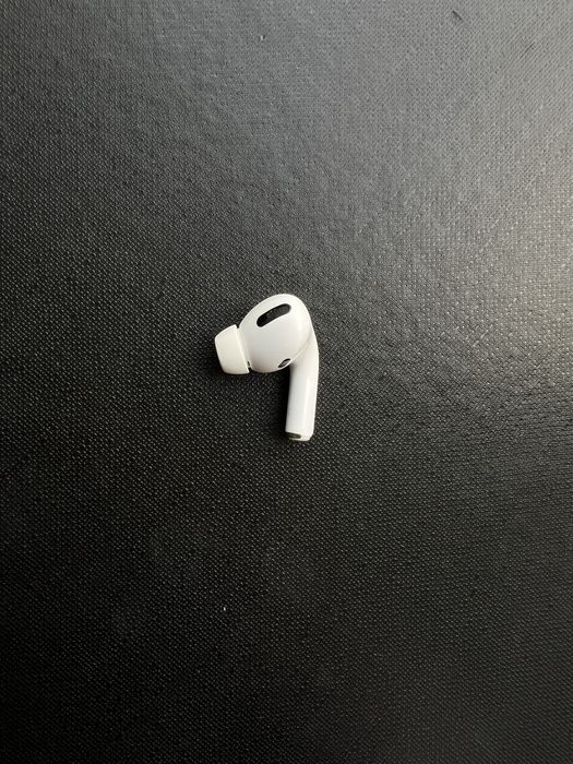 Правый наушник AirPods Pro 1