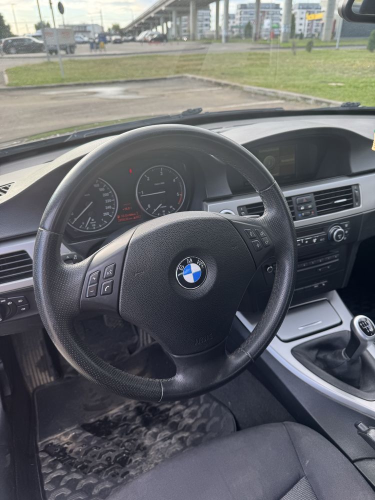 Vand BMW  e90 143cp in stare buna .