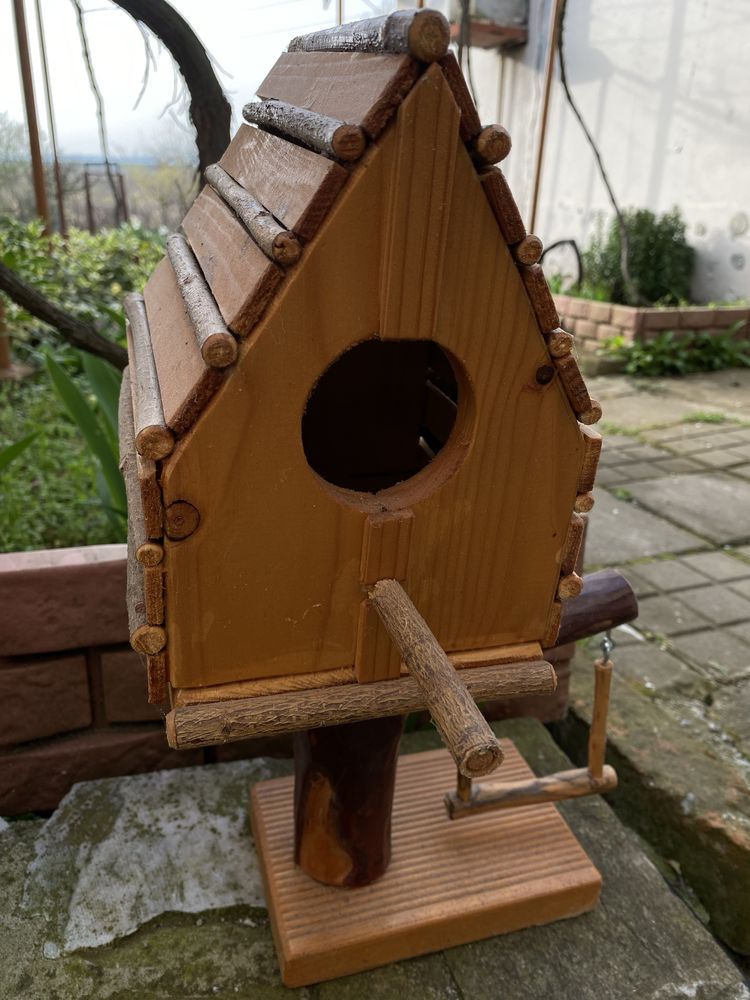 Ръчно изработена къщичка за птици