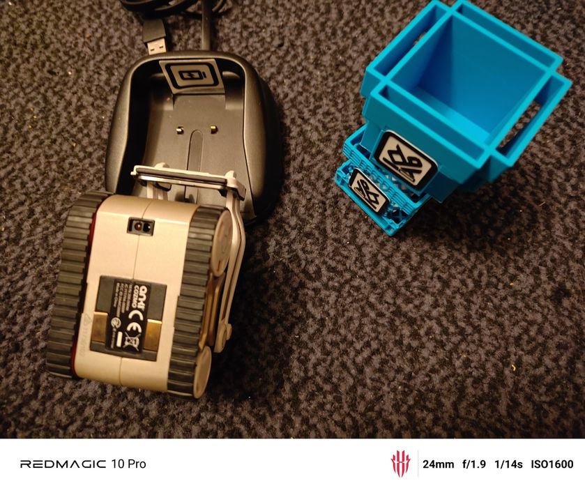 Robot ai anki cozmo vector