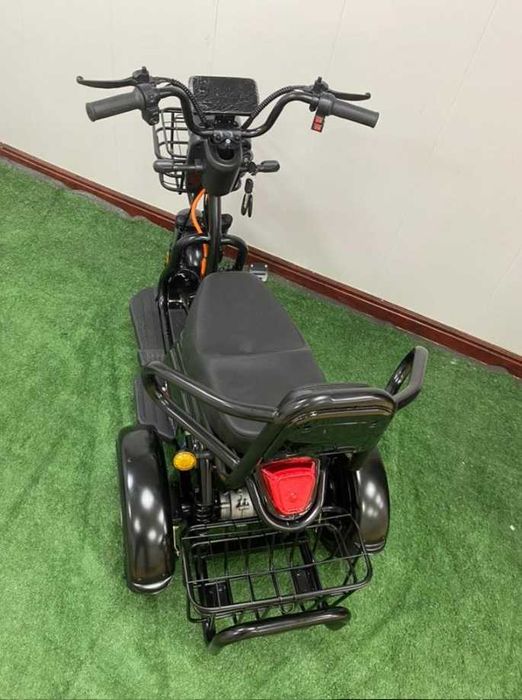 Двуместна електрическа триколка MaxMotors Pudding 1800W-48V-20Ah-BLACK