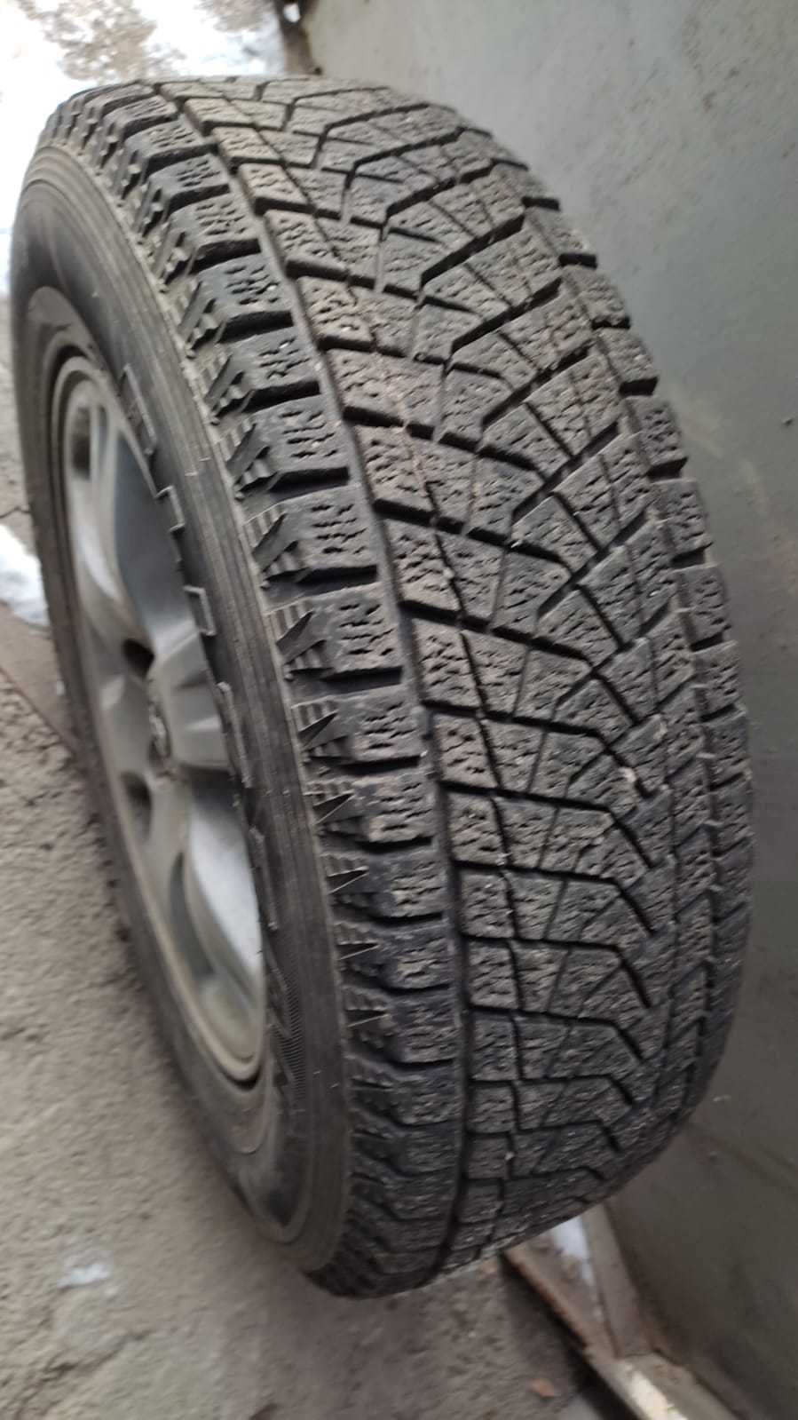 Зимние шины  Bridgestone,215/70/R16,комплект 4ш..