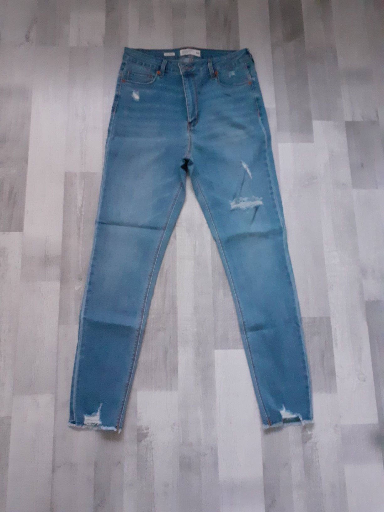 Blugi denim rupti