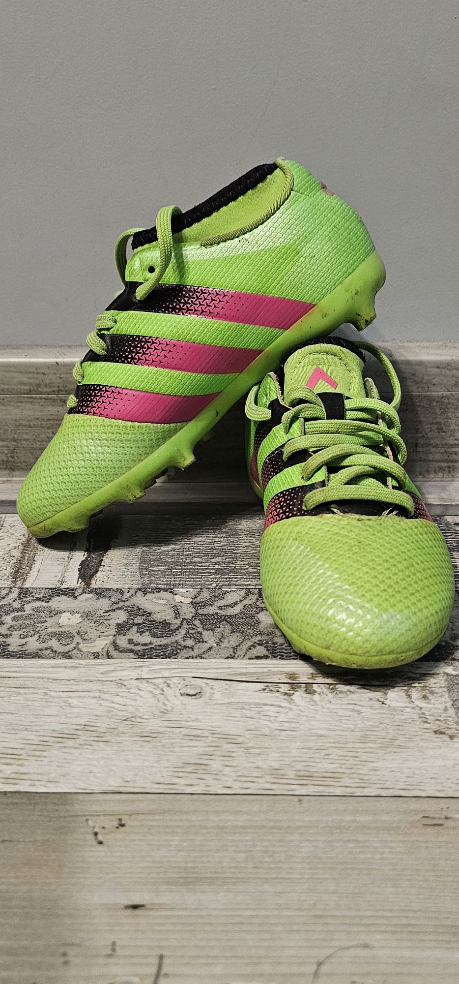 Детски бутонки adidas.