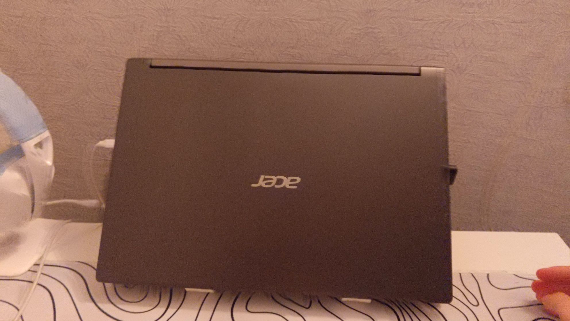 Acer Aspire 7 A715-75G
i7 9750H - 6/12 - в базе 2.59 / турбобуст 4.50