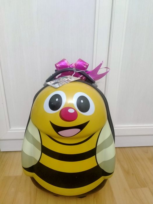 Детский чемодан жёлтый.